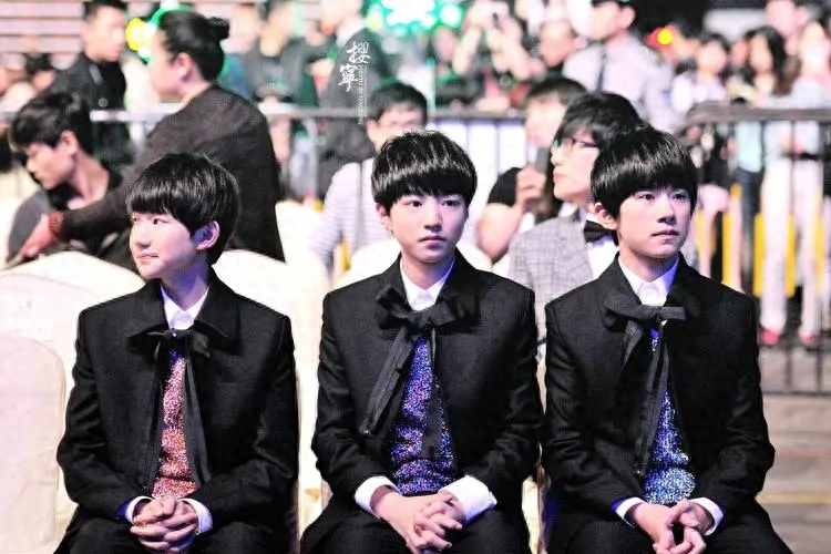 男生学院自习室,TFBOYS10年历程及纪念活动官宣(图4) 男生学院自习室,TFBOYS10年历程及纪念活动官宣(图4)