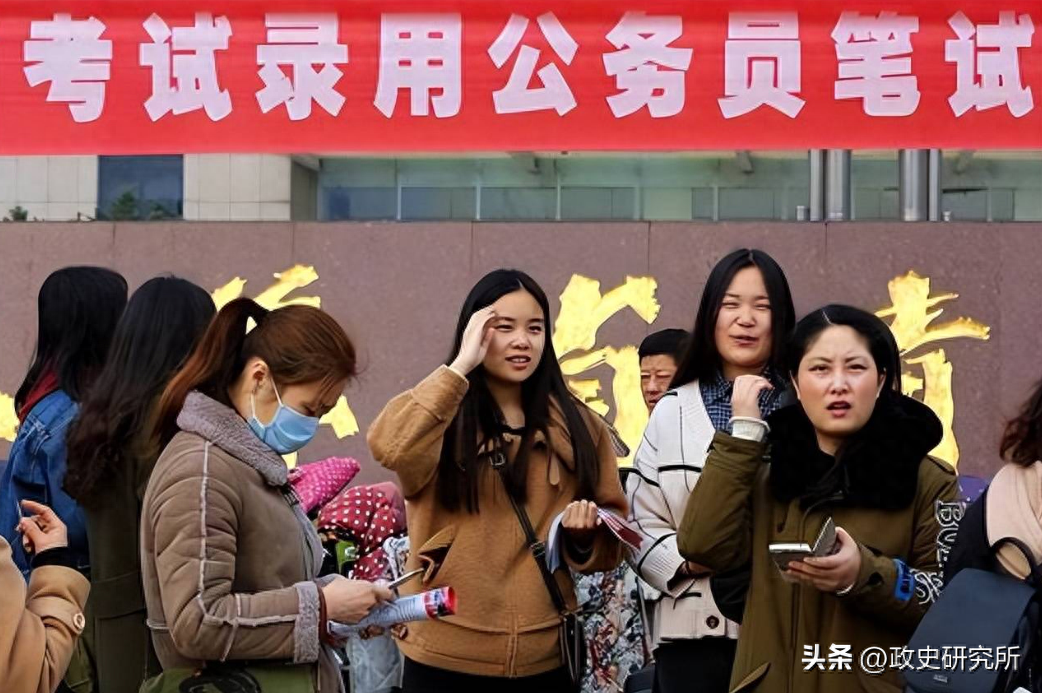 公务员考试为啥越来越火,揭秘如今青年热衷于考公务员背后真正原因(图2) 公务员考试为啥越来越火,揭秘如今青年热衷于考公务员背后真正原因(图2)