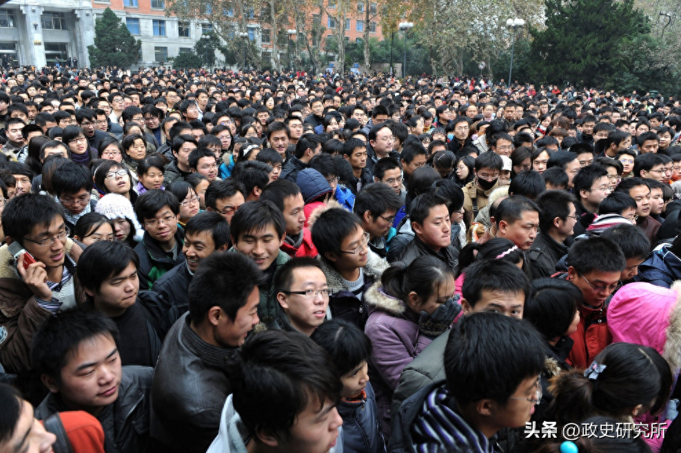 公务员考试为啥越来越火,揭秘如今青年热衷于考公务员背后真正原因(图11) 公务员考试为啥越来越火,揭秘如今青年热衷于考公务员背后真正原因(图11)