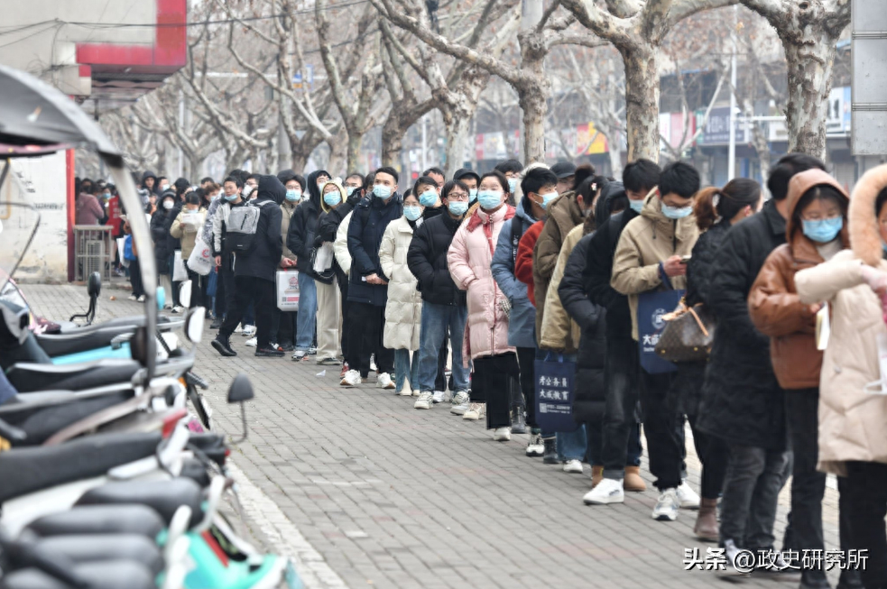 公务员考试为啥越来越火,揭秘如今青年热衷于考公务员背后真正原因(图13) 公务员考试为啥越来越火,揭秘如今青年热衷于考公务员背后真正原因(图13)