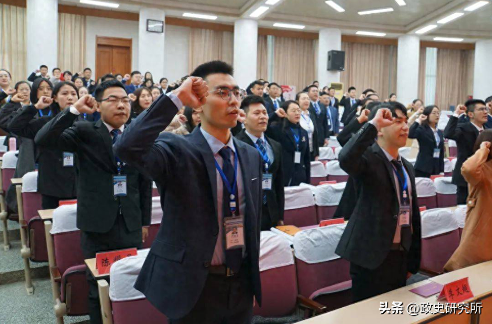 公务员考试为啥越来越火,揭秘如今青年热衷于考公务员背后真正原因(图14) 公务员考试为啥越来越火,揭秘如今青年热衷于考公务员背后真正原因(图14)