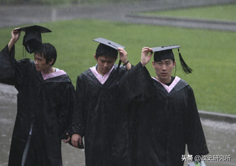 公务员考试为啥越来越火,揭秘如今青年热衷于考公务员背后真正原因(图15) 公务员考试为啥越来越火,揭秘如今青年热衷于考公务员背后真正原因(图15)