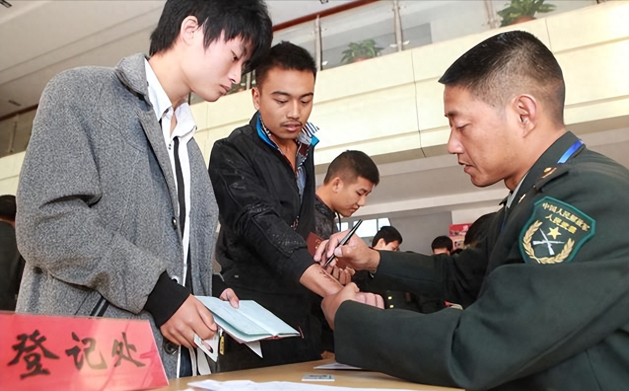 大学生入伍体检标准视力多少度,2023大学生当兵需要满足的4大条件要求(图3) 大学生入伍体检标准视力多少度,2023大学生当兵需要满足的4大条件要求(图3)