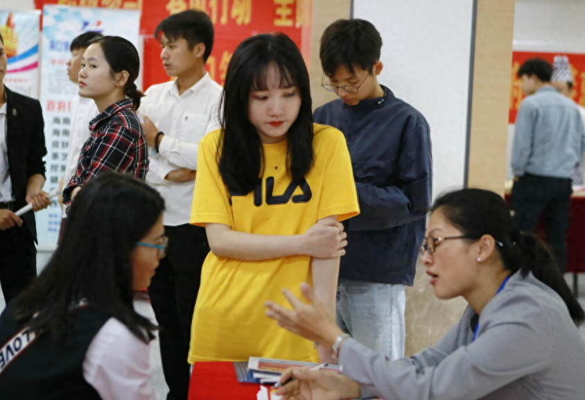 上大学迁户口有什么好处和坏处,一文看懂大学迁户口利弊全面分析(图3) 上大学迁户口有什么好处和坏处,一文看懂大学迁户口利弊全面分析(图3)