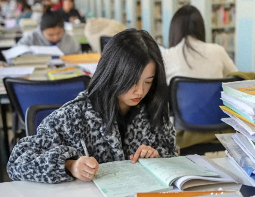 考研条件英语必须过四级吗,23年考研新规定之英语四六级的要求(图8) 考研条件英语必须过四级吗,23年考研新规定之英语四六级的要求(图8)