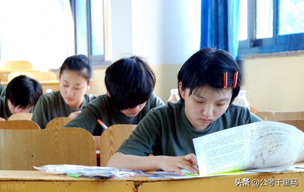 考研失败后考公务员来得及吗,考研失败后的三条道路选择介绍(图5) 考研失败后考公务员来得及吗,考研失败后的三条道路选择介绍(图5)