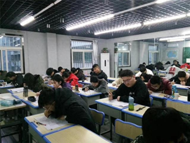 准备考研需要报班吗,掌握这5个原则帮你做出最佳选择(图2) 准备考研需要报班吗,考研报班选择的5个原则(图2)
