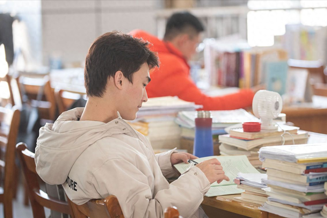 考研哪个学校容易上岸,考研最容易的学校排名出炉(图6) 考研哪个学校容易上岸,考研最容易的学校排名出炉(图6)