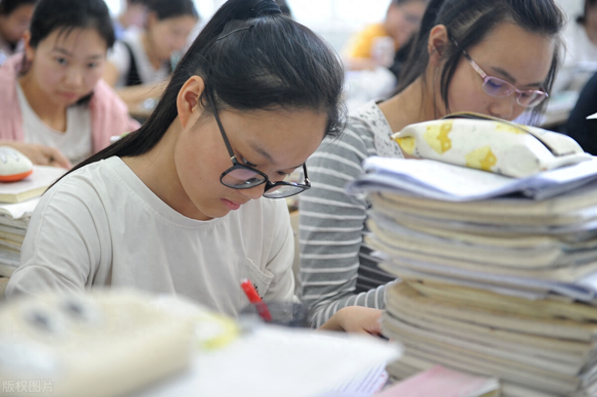 全职研究生和在职研究生区别在哪,在职研究生和全职研究生的区别详解(图1) 全职研究生和在职研究生区别在哪,在职研究生和全职研究生的区别详解(图1)