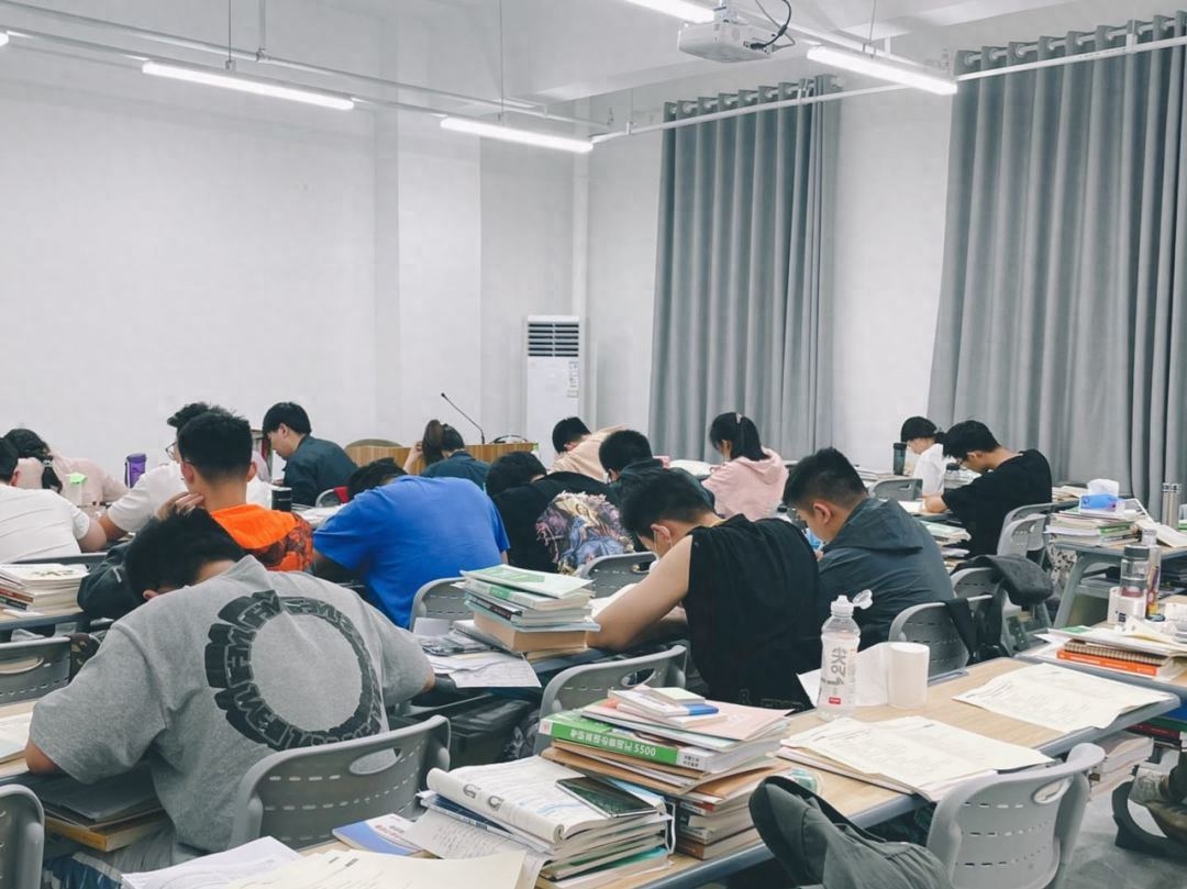 考研究生怎么选学校和专业，亲身考研报考经历分享主打一个真实
