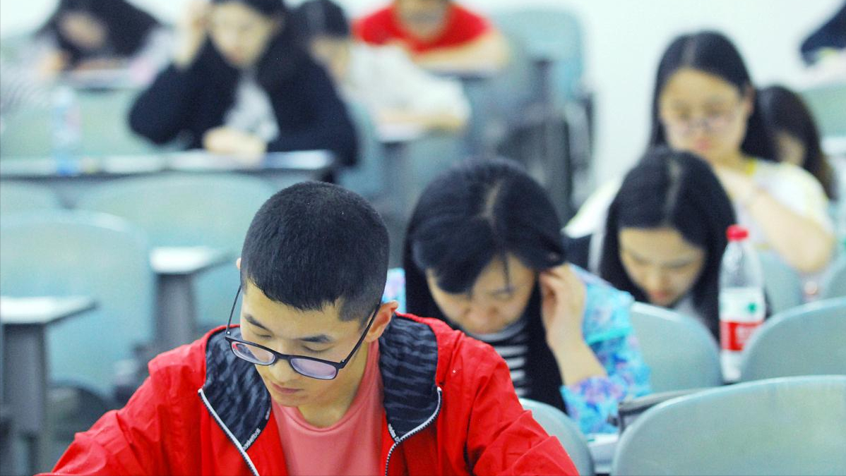 考研还是考公务员怎么选择,考研VS考公的优势劣势对比看完不再纠结(图2) 考研还是考公务员怎么选择,考研VS考公的优势劣势对比看完不再纠结(图2)