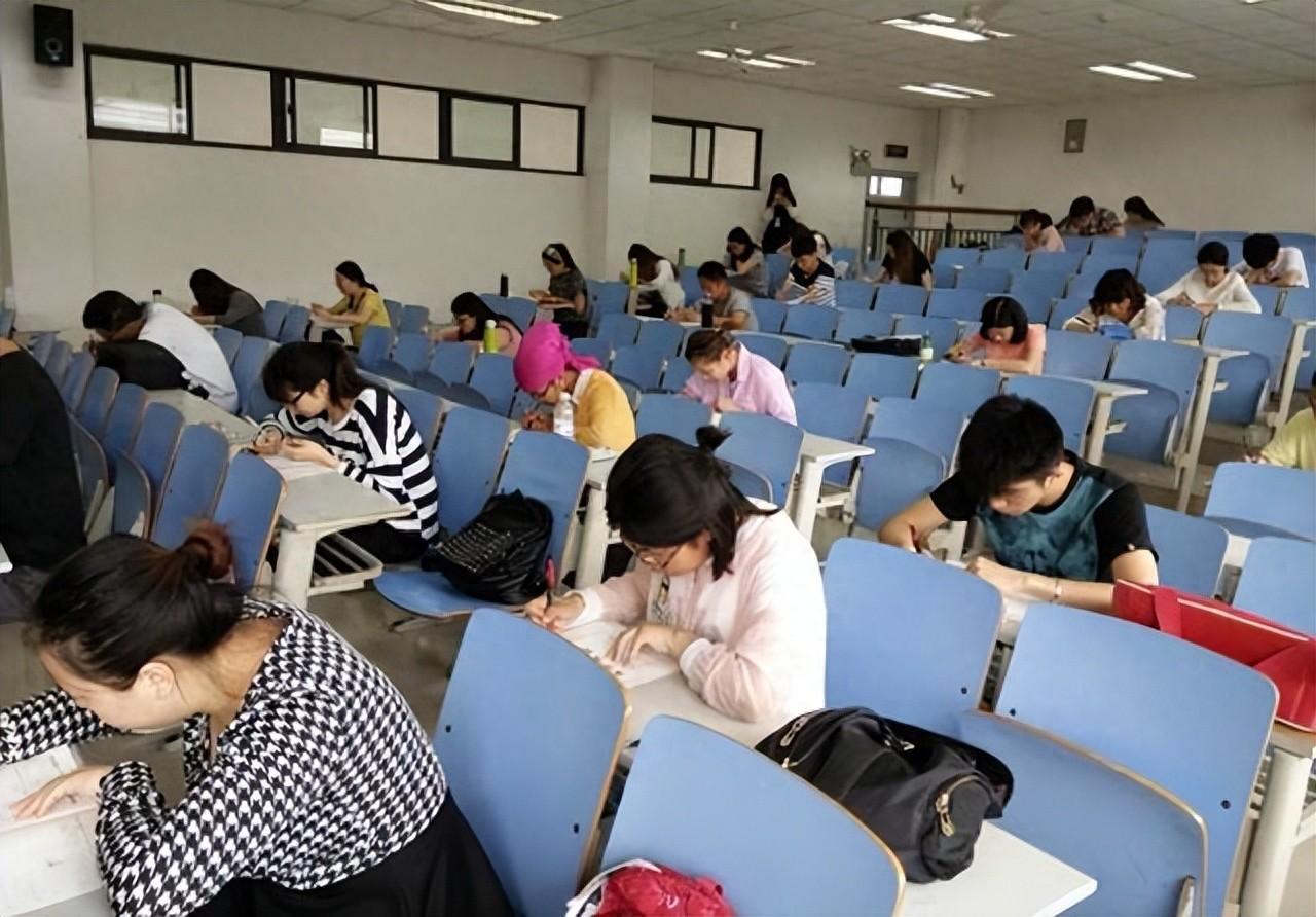 考研更难还是考公更难,从三个方面对比考研和考公的难度(图1) 考研更难还是考公更难,从三个方面对比考研和考公的难度(图1)
