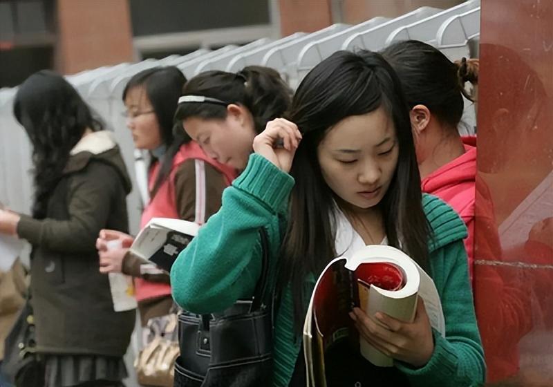考研更难还是考公更难,从三个方面对比考研和考公的难度(图2) 考研更难还是考公更难,从三个方面对比考研和考公的难度(图2)