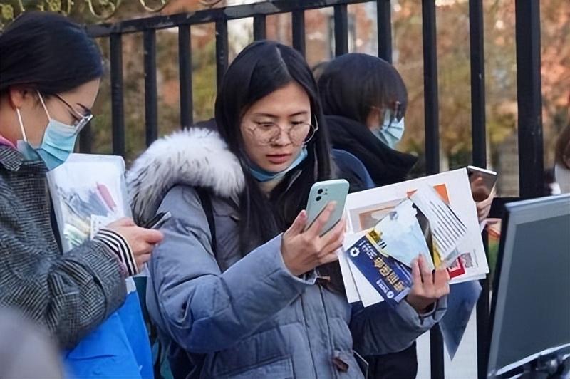 考研更难还是考公更难,从三个方面对比考研和考公的难度(图3) 考研更难还是考公更难,从三个方面对比考研和考公的难度(图3)