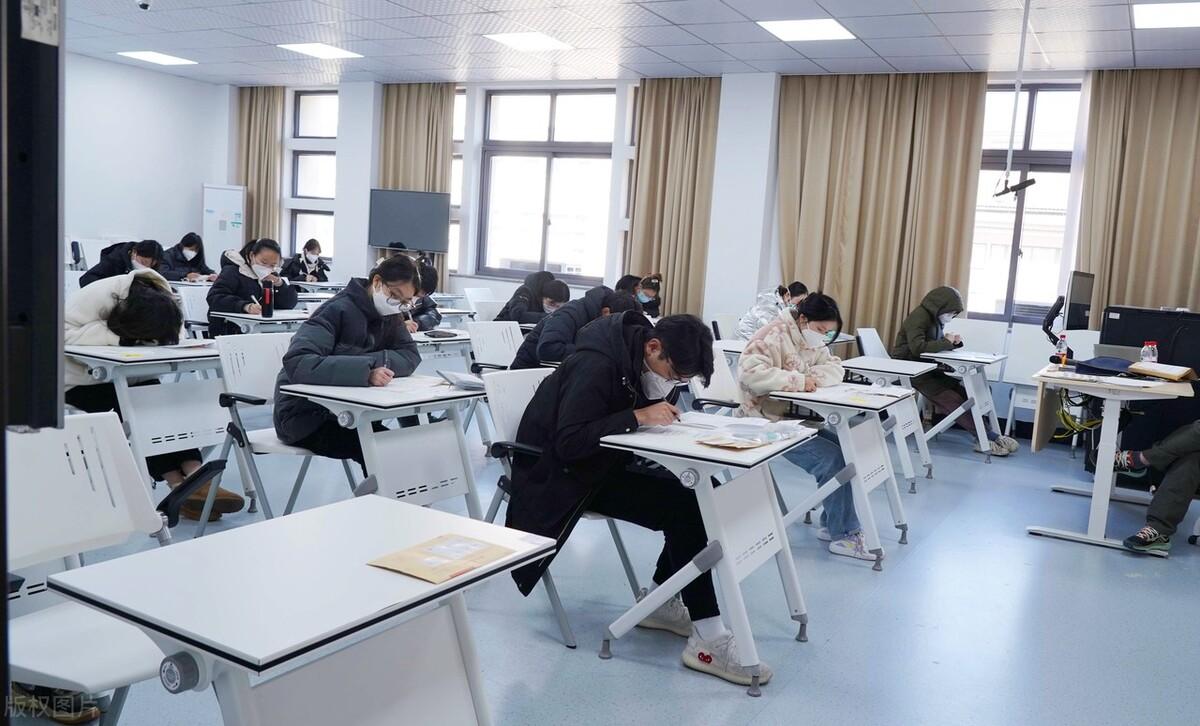 研究生考公务员有什么优势,研究生考公务员有这3个无法拒绝的优势(图1) 研究生考公务员有什么优势,研究生考公务员有这3个无法拒绝的优势(图1)