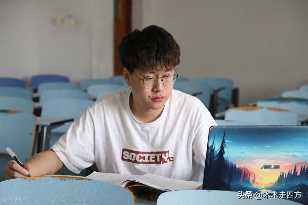 在职教师怎么考研究生容易，在职人员考研究生最简单的方式介绍