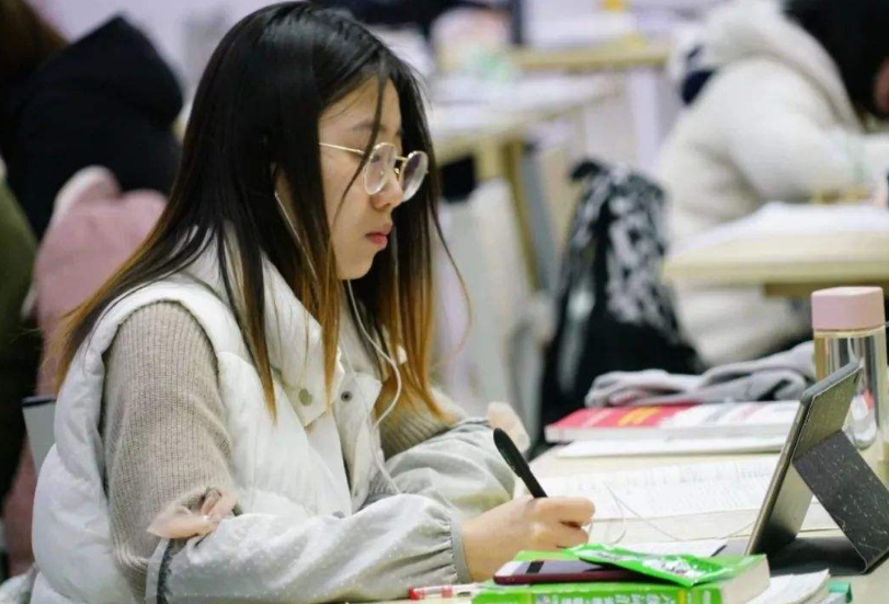研究生学历英语要几级，研究生要过英语六级的3个现实原因分析