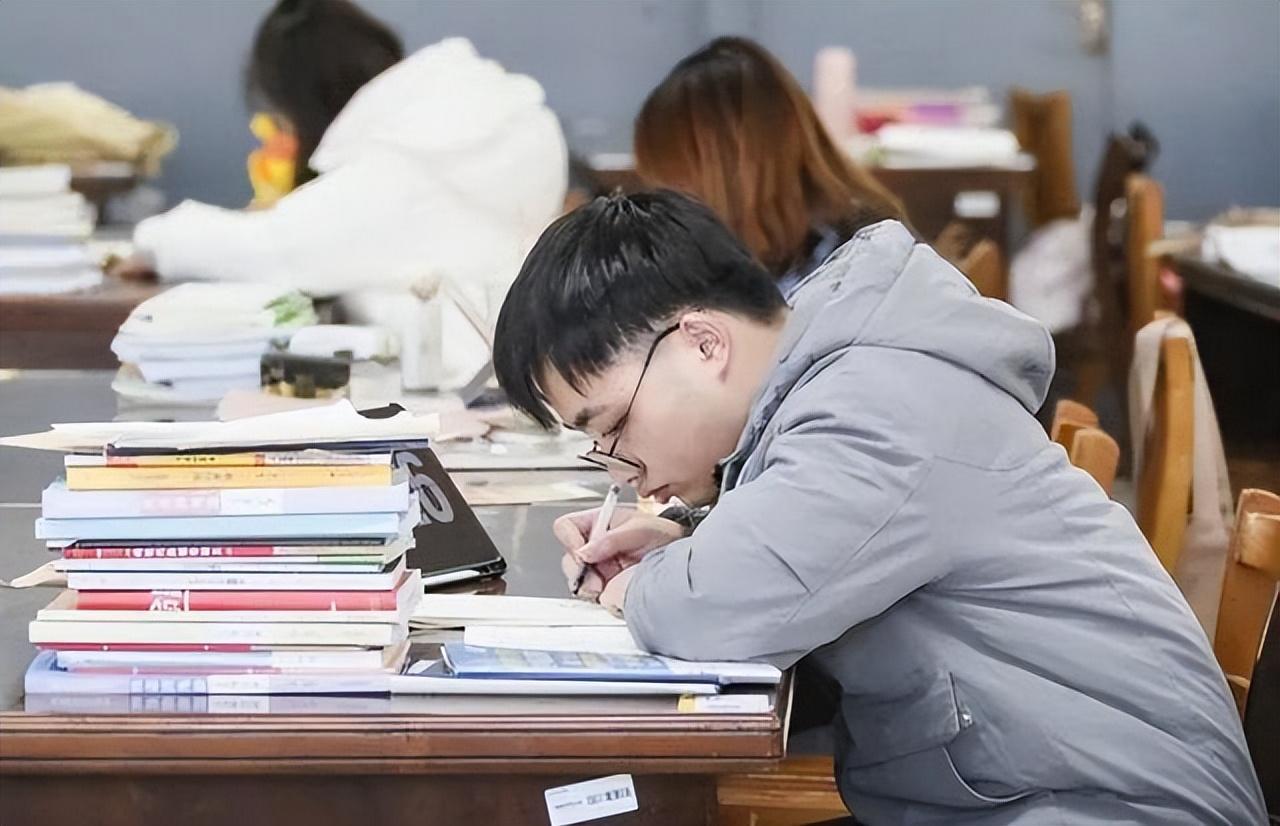 研究生每年学费多少钱，揭秘最真实的研究生学费清单