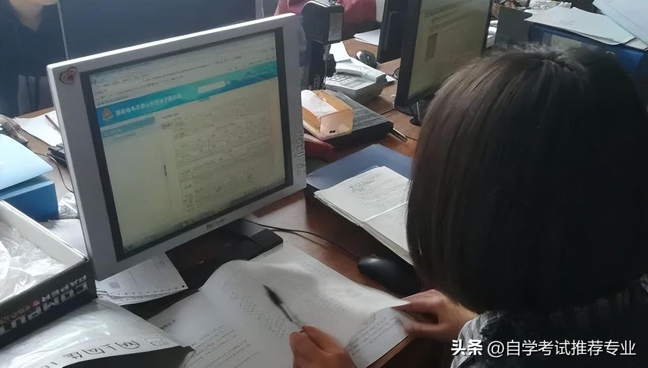 哪个专业考公考编岗位多，公务员考试岗位较多的五类专业