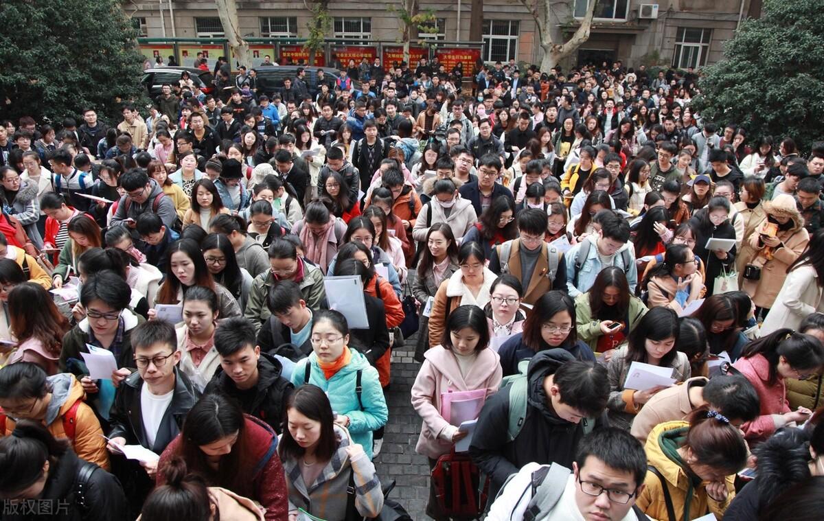 以本科考公务员和研究生考有什么区别,本科考公务员与研究生考公务员的区别优势分析(图2) 以本科考公务员和研究生考有什么区别,本科考公务员与研究生考公务员的区别优势分析(图2)