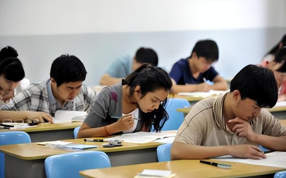 考公考事业编难度大吗,从三个方面对比考公务员和事业单位的上岸难度(图3) 考公考事业编难度大吗,从三个方面对比考公务员和事业单位的上岸难度(图3)