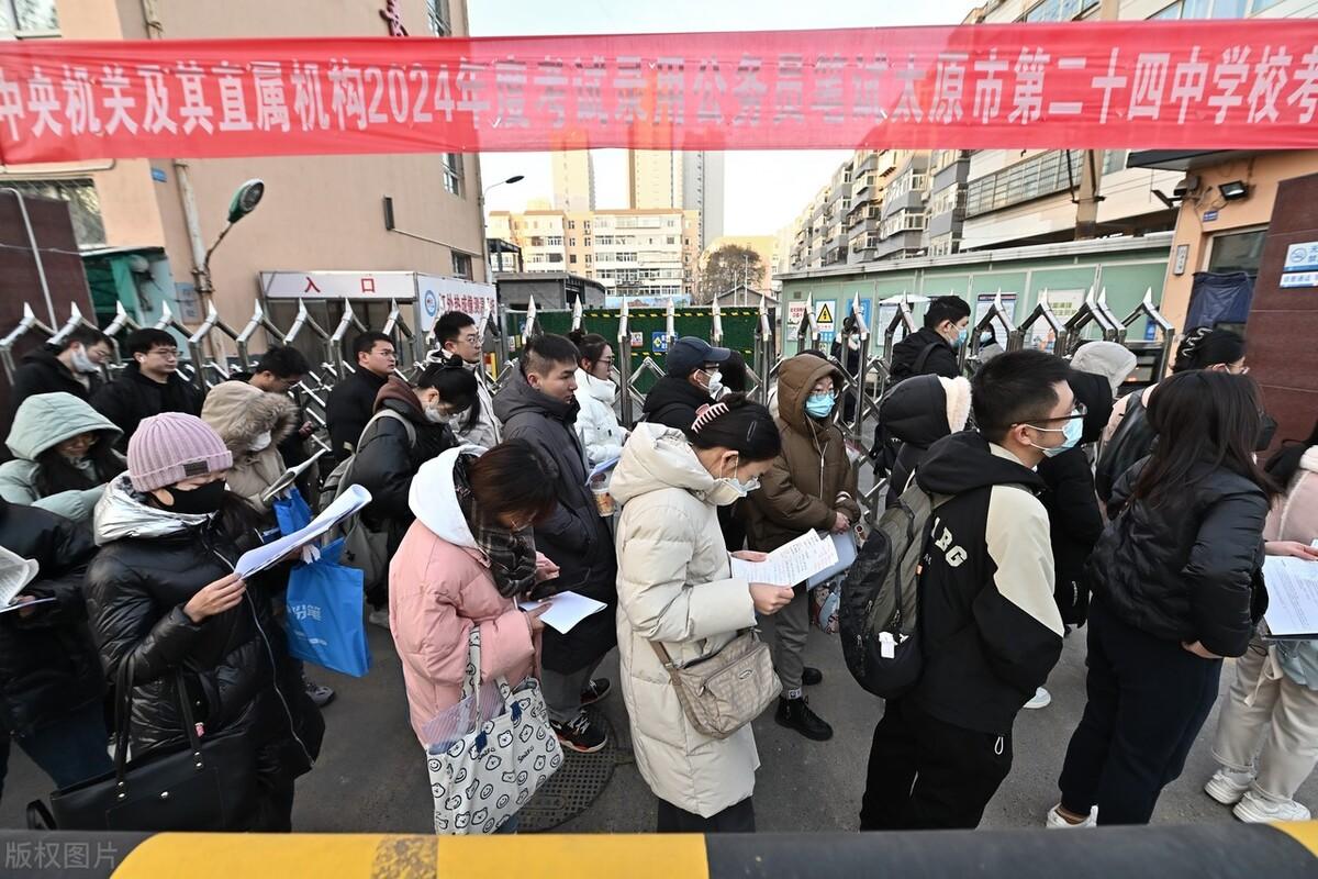 公务员考试多少能上岸,速看!2024国考进面分数线介绍(图3) 公务员考试多少能上岸,速看!2024国考进面分数线介绍(图3)
