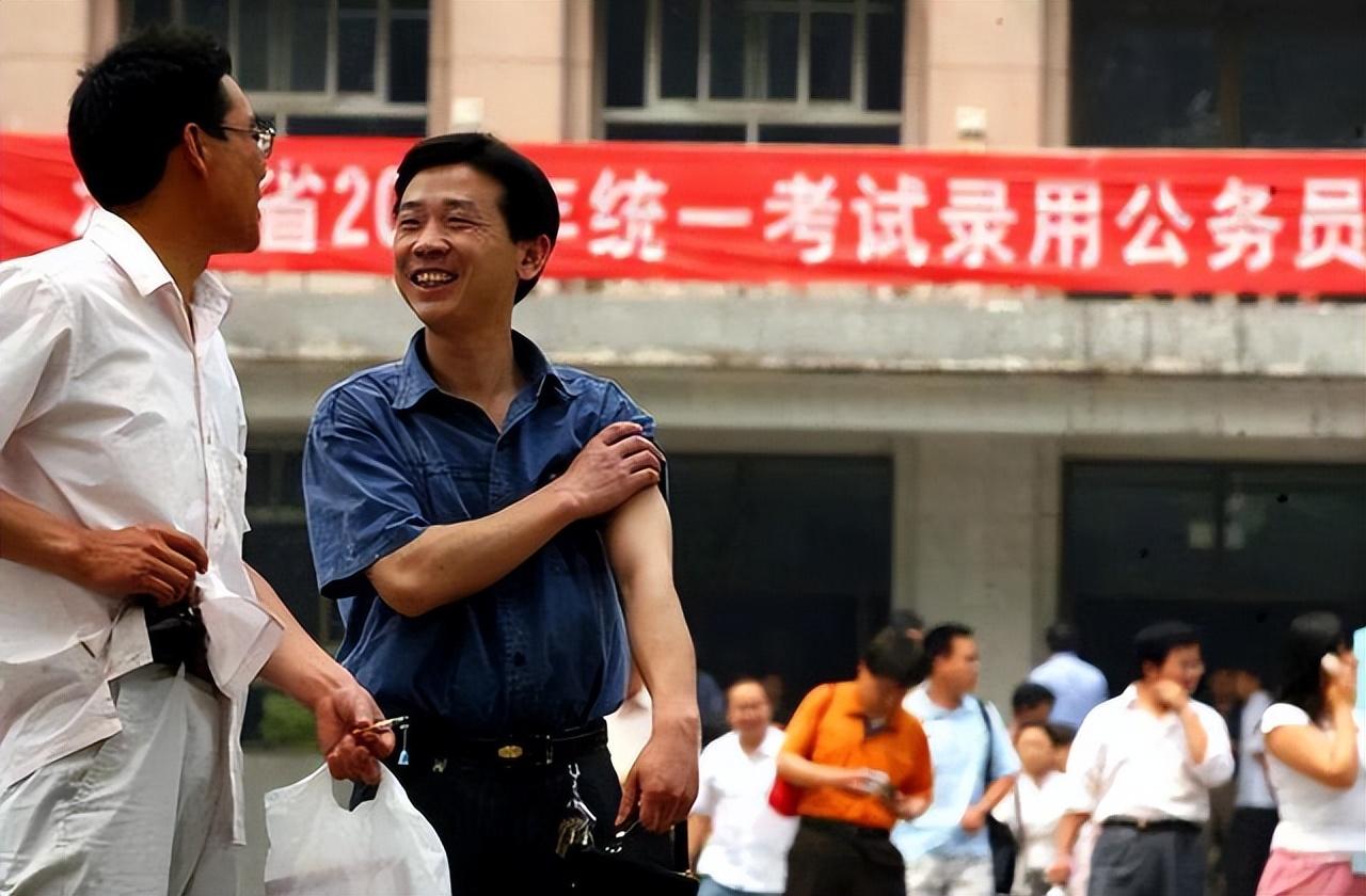 公务员遴选和公考的区别,一篇文告诉你公务员考试和公务员遴选的区别(图2) 公务员遴选和公考的区别,一篇文告诉你公务员考试和公务员遴选的区别(图2)