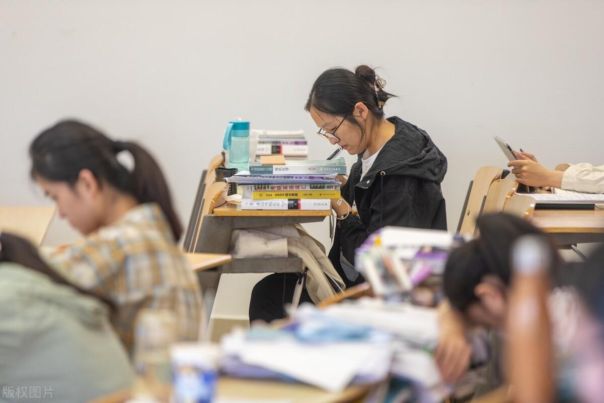 公考可以考什么单位的,体制内公务员最轻松的5个不加班单位(图3) 公考可以考什么单位的,体制内公务员最轻松的5个不加班单位(图3)