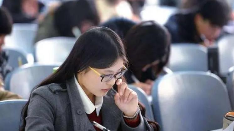 不能考公务员的原因有哪些,2024年公务员考试新规定5种人士不能报考公务员(图3) 不能考公务员的原因有哪些,2024年公务员考试新规定5种人士不能报考公务员(图3)