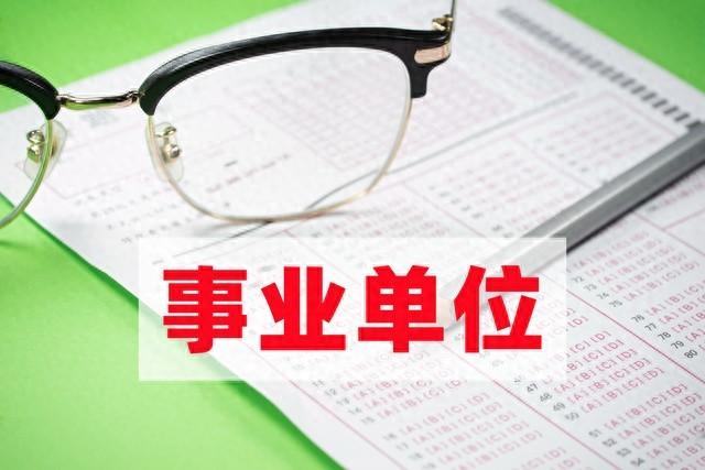 法学考公容易上岸吗，法学考公务员的上岸概率与备考建议