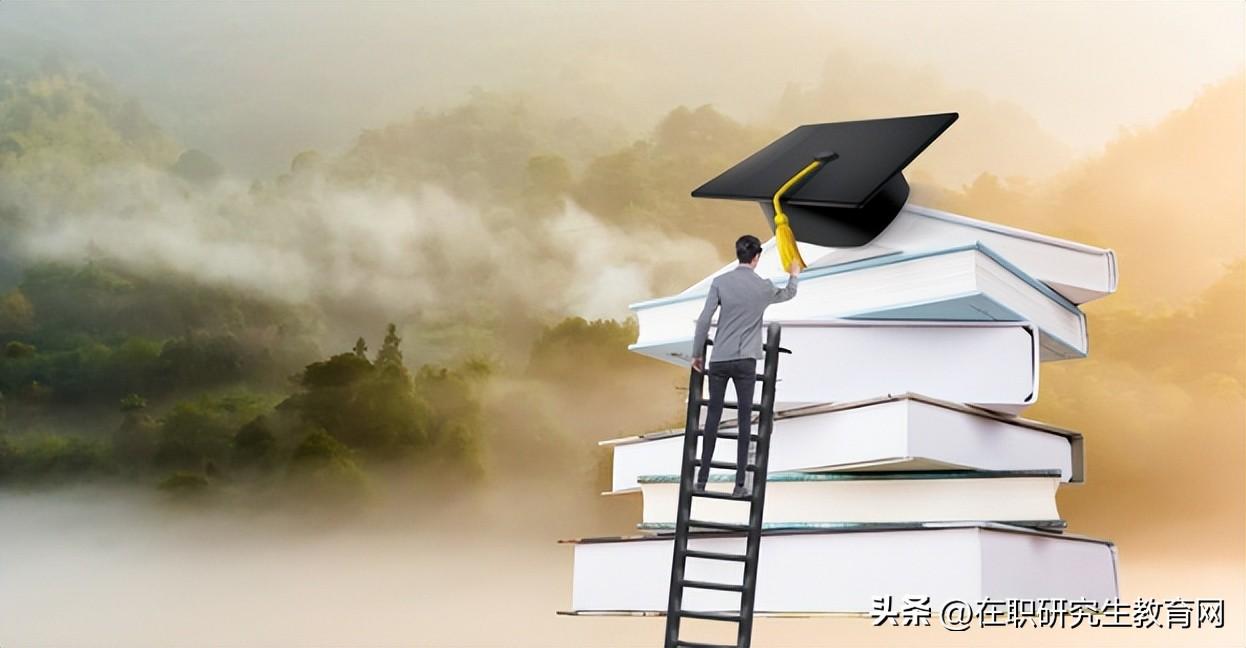 在职研究生学费大概多少一年，不同途径的在职研究生收费标准详解